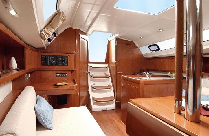 Photo of the interior of the Beneteau Oceanis